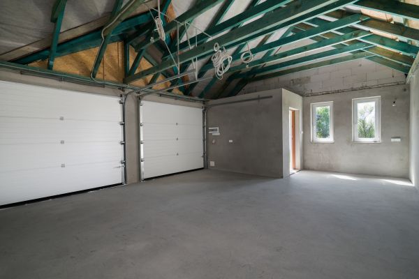 Cost of Garage Floor Concrete Repair in Brentwood