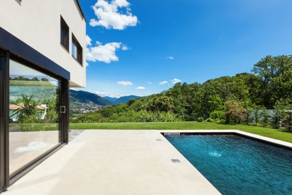 Cost of Poolside Concrete Repair in Brentwood