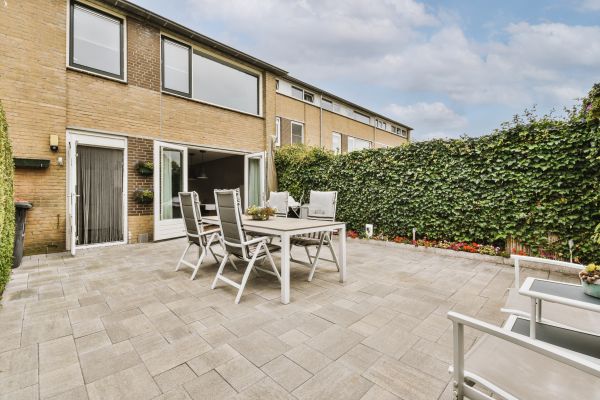 Courtyard Resurfacing in Brentwood