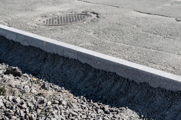 Cost of Sidewalk Curbing Repair in Brentwood
